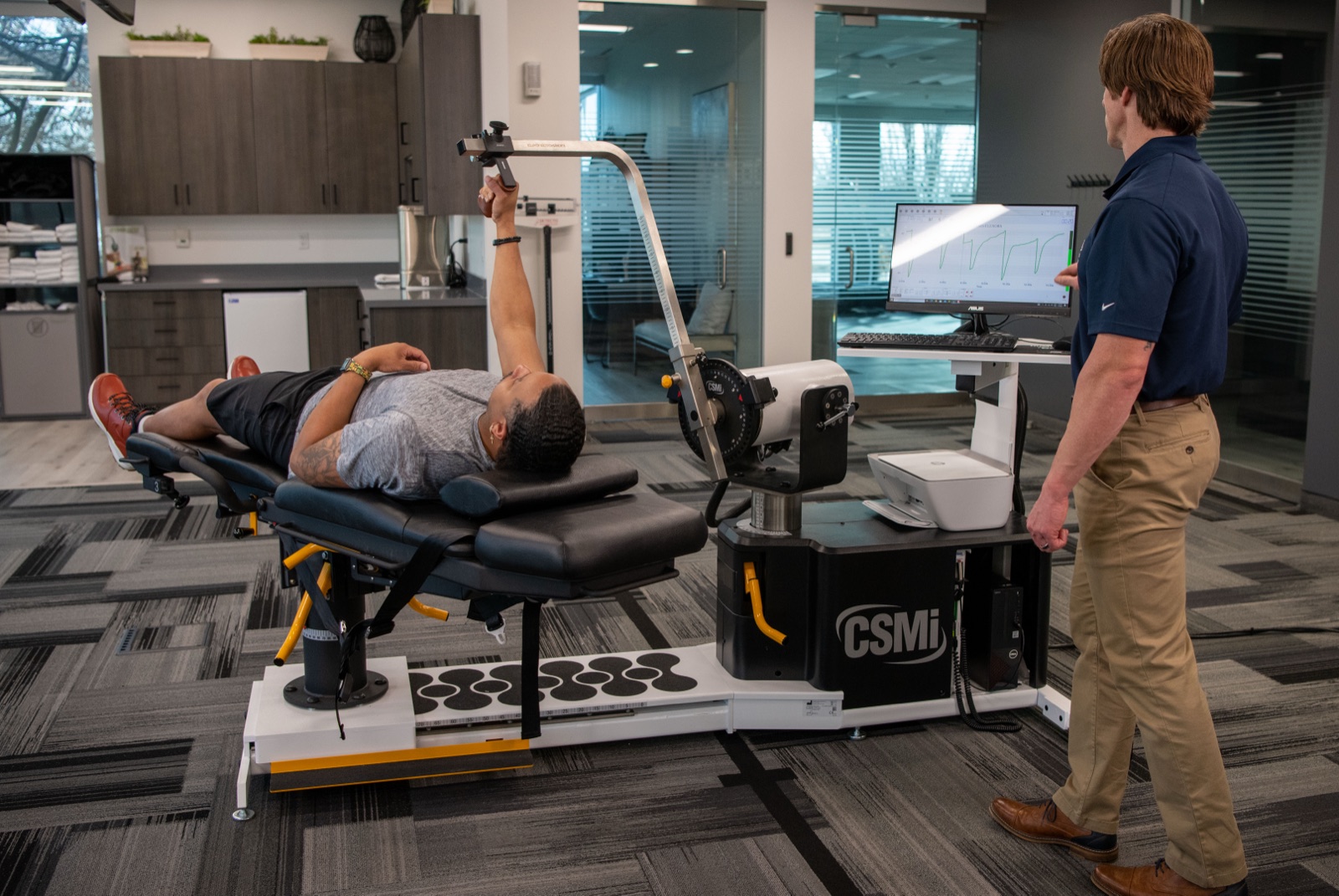 HUMAC NORM — patient arm rehabilitation session in clinical use